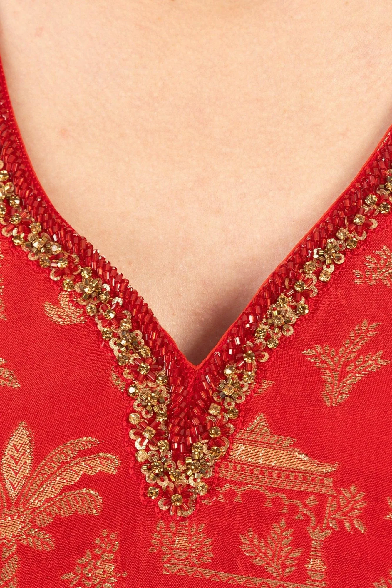 Red Sweetheart Neckline Jacquard Gown - Image 3