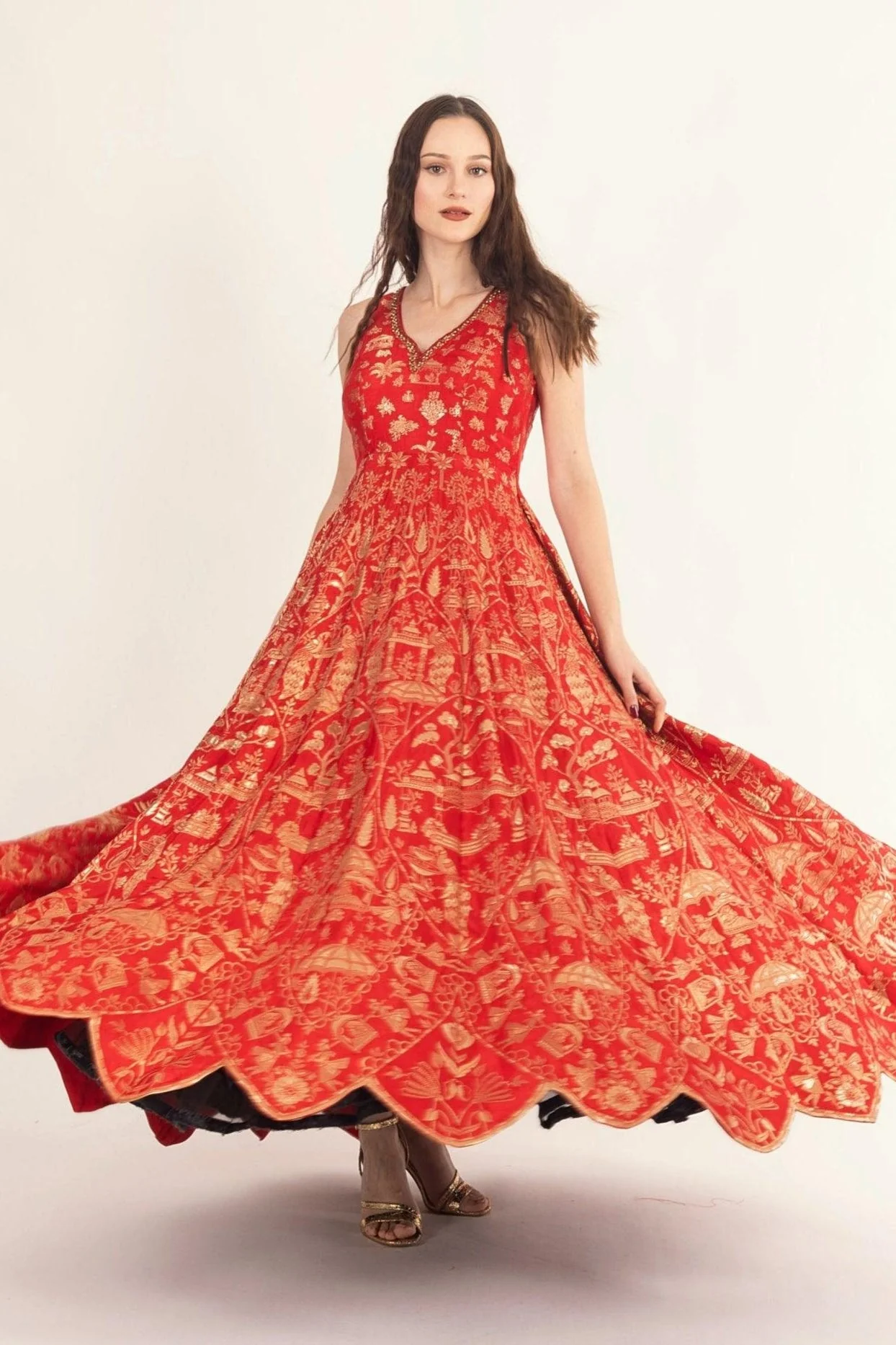 Red Sweetheart Neckline Jacquard Gown - Image 5