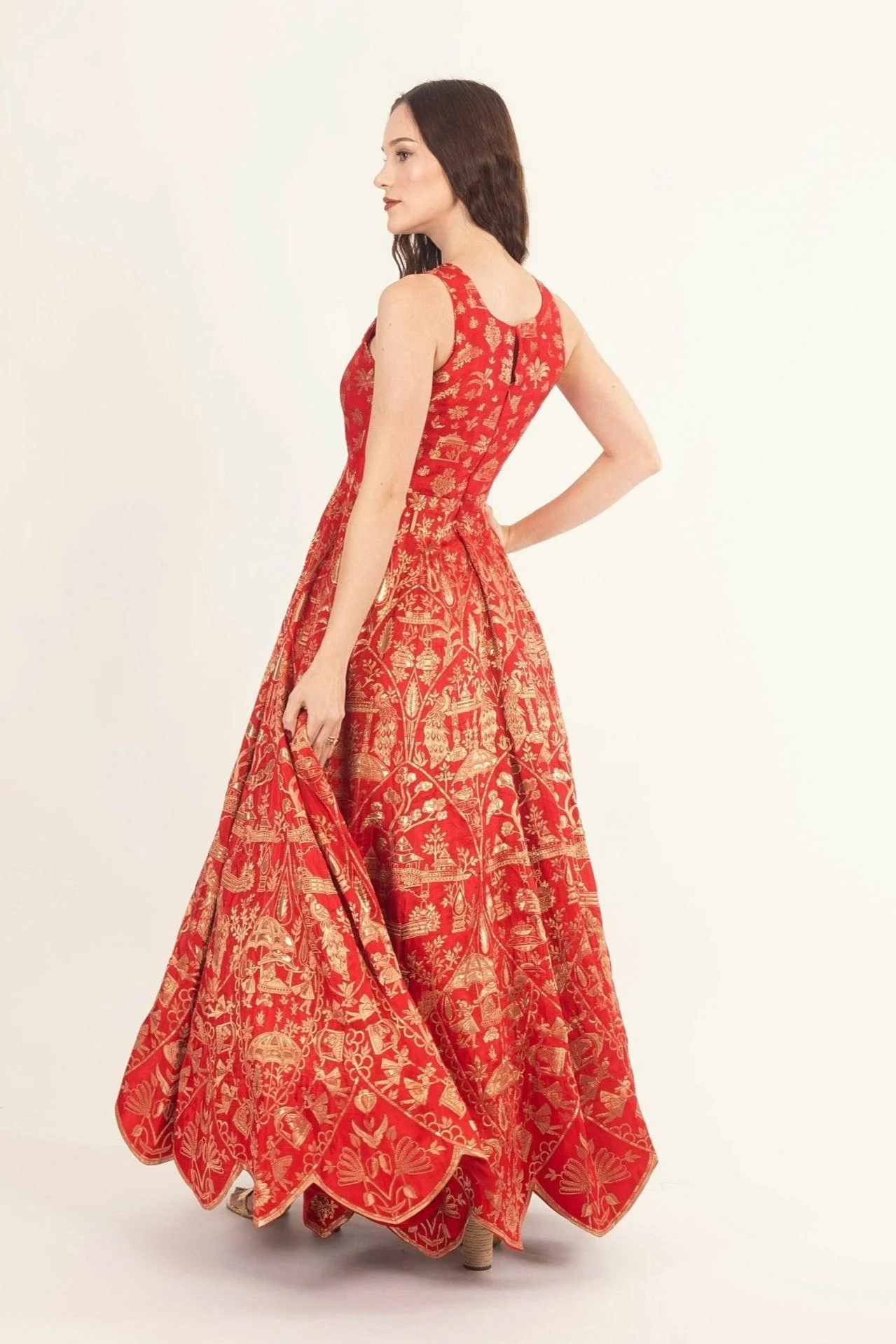 Red Sweetheart Neckline Jacquard Gown - Image 6