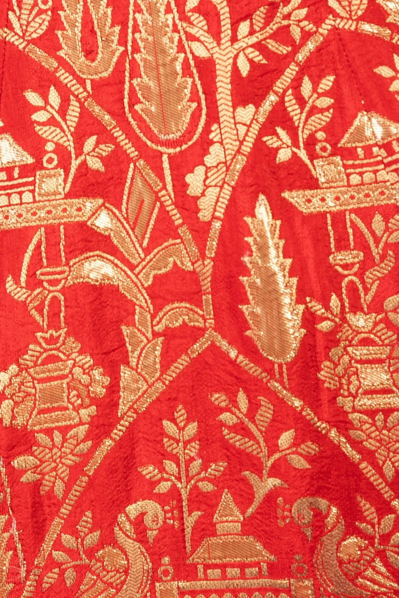 Red Sweetheart Neckline Jacquard Gown - Image 7