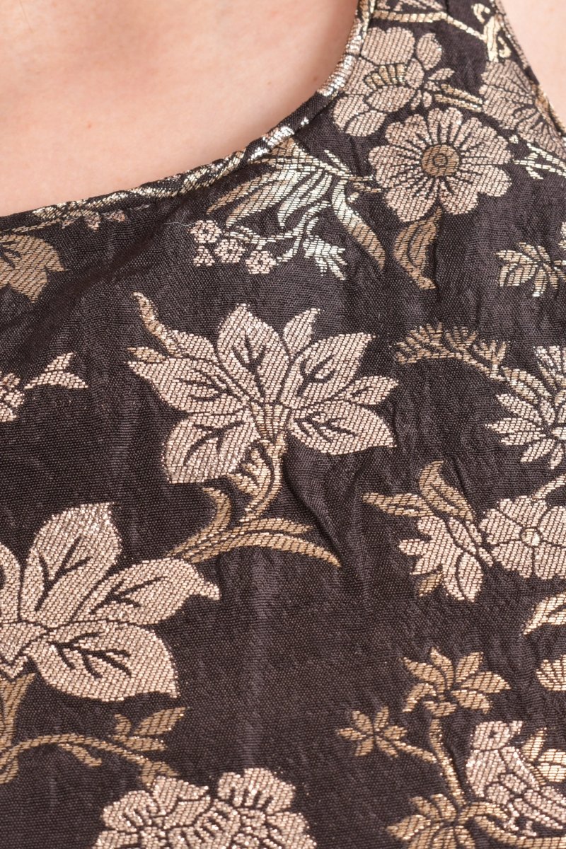 Black Jacquard Floral Pre-Pleated Saree - Image 3