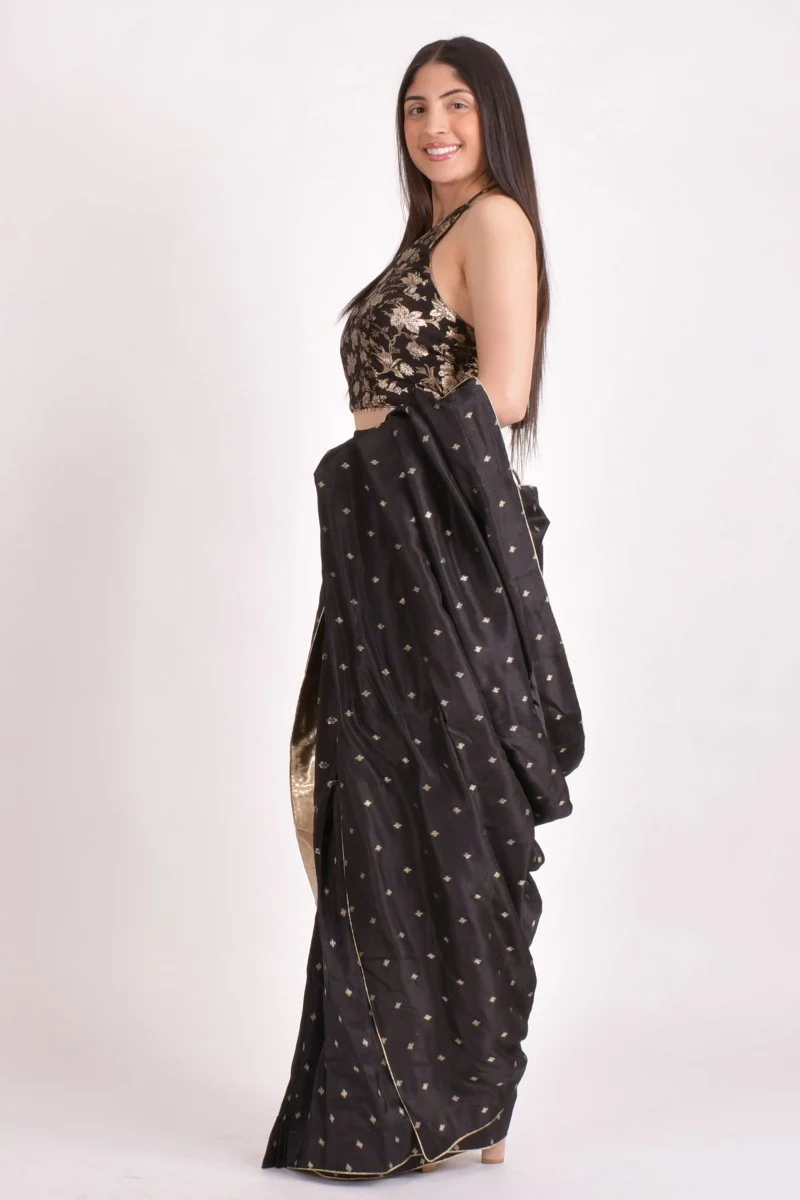 Black Jacquard Floral Pre-Pleated Saree - Image 4