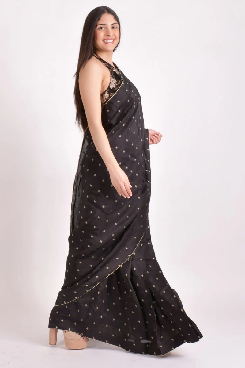 Black Jacquard Floral Pre-Pleated Saree - Image 5