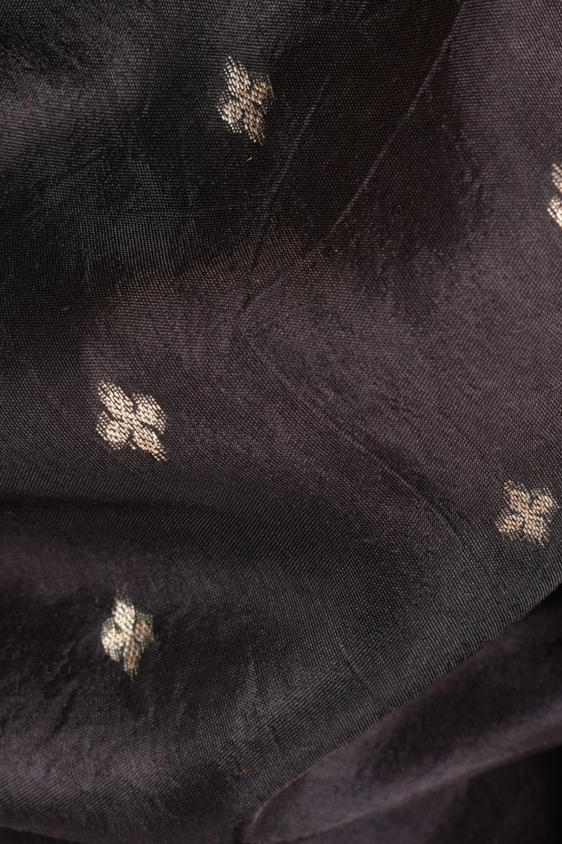Black Jacquard Floral Pre-Pleated Saree - Image 6