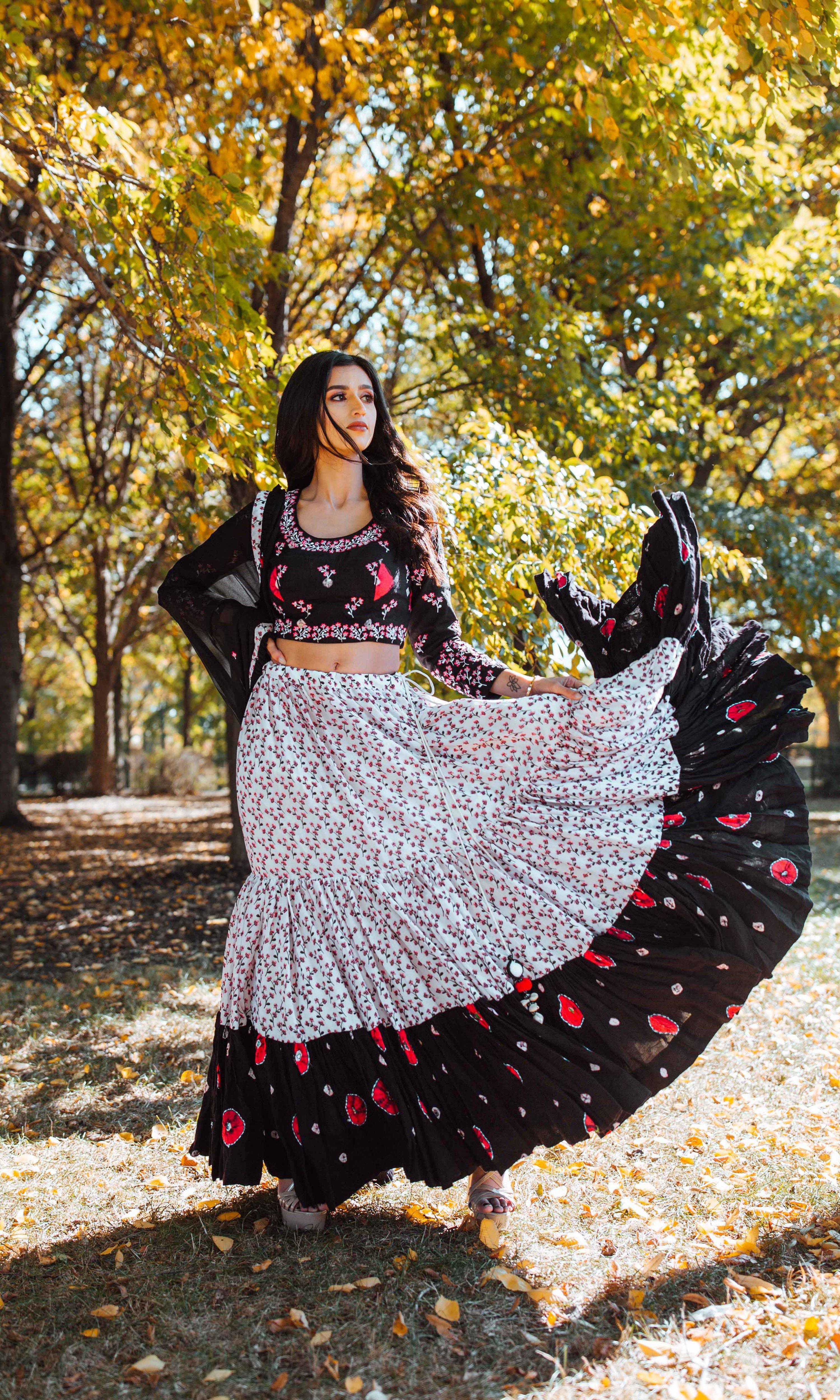Black & White Lehenga Choli Set - Image 4