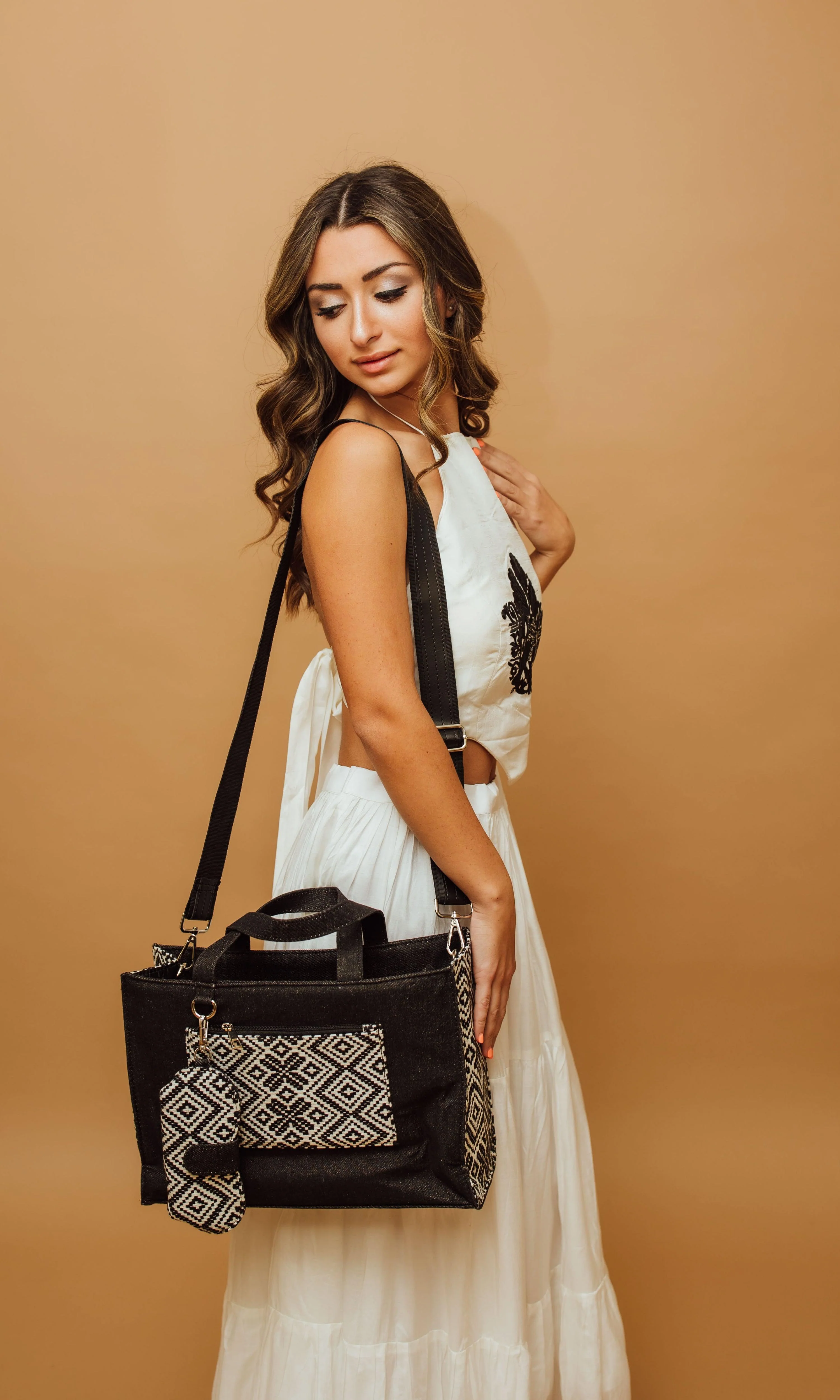 INAYA combo AB1066-Tote, Sling bag and Sunglasses - Image 3