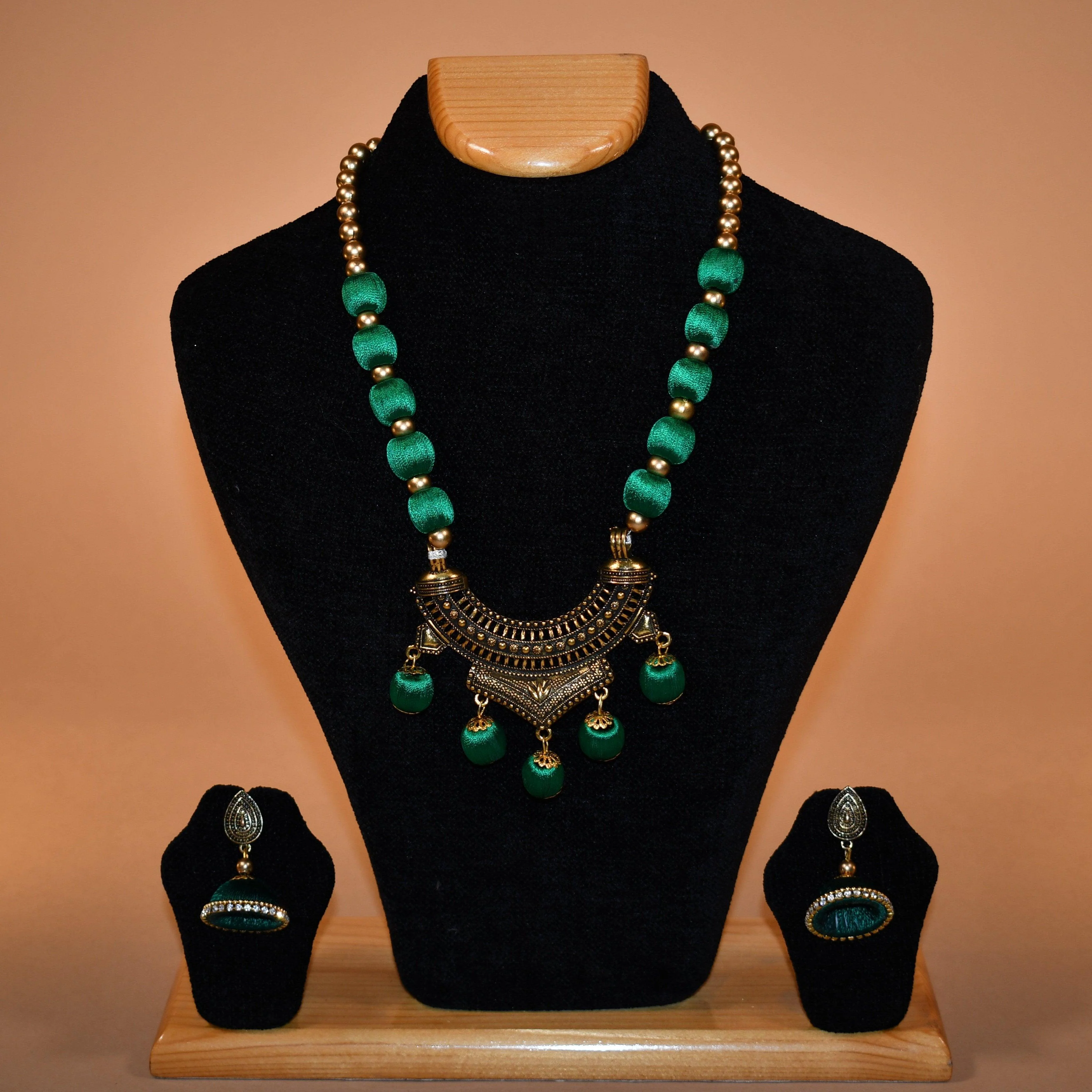 Green Beaded Necklace Set